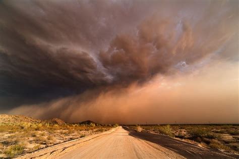 Giant Dust Storm ‘haboob Engulfs Phoenix Arizona Usa