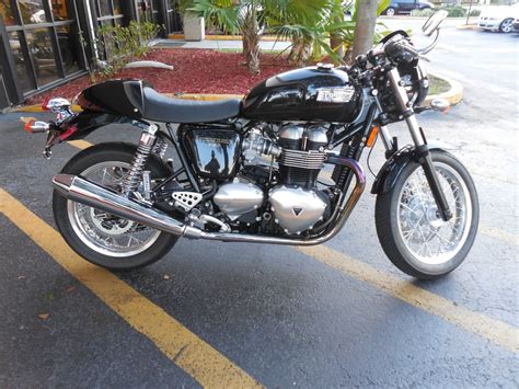2014 Triumph Thruxton 900 Only 687 Milessharp Black And Goldpriced To
