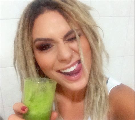 Fernanda Lacerda A Mendigata Dá Receita De Suco Detox No Instagram