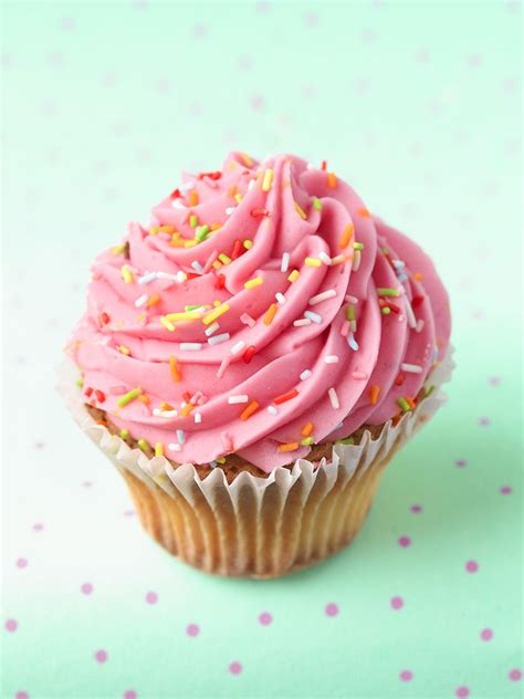 Cupcake Mit Rosa Creme Rezept Eat Smarter