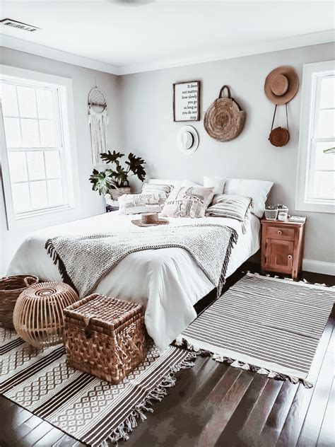 Coral nafie is a writer and expert on home decorating. Home Decor Edition: Boho Chic Bedroom Makeover - WANDER x LUXE