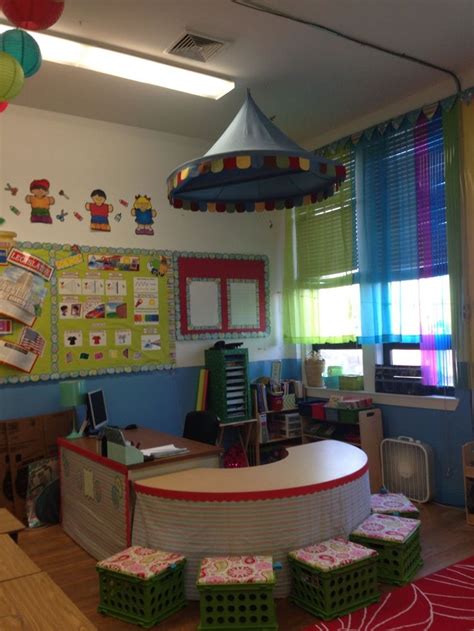 Pin By Dalia Orta On School Ideas Teacher Desk Organization Kindergarten Classroom
