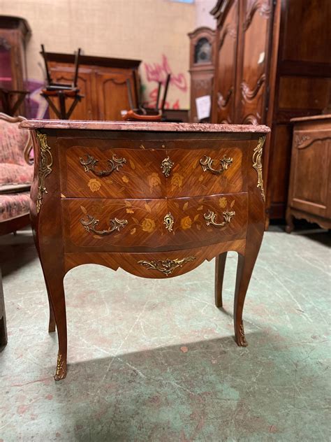 Commode Style Louis Xv En Marqueterie De Bois De Rose La Brocante En