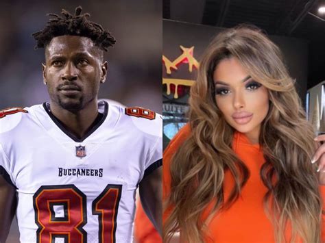 Watch Ig Model Celina Powell Show Off What Looks To Be Antonio Brown S Super Bowl Ring