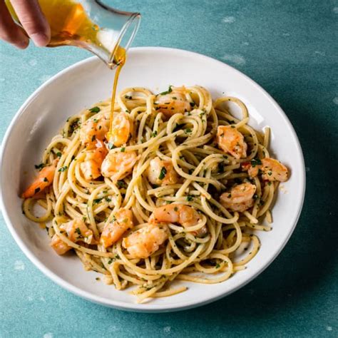 Namun, tahukah anda, resepi aglio olio ini amat mudah untuk dimasak dan sekiranya anda seorang yang baru nak bertatih untuk masak, ianya tidak akan menjadi masalah. Spaghetti Aglio e Olio with Shrimp | Cook's Illustrated