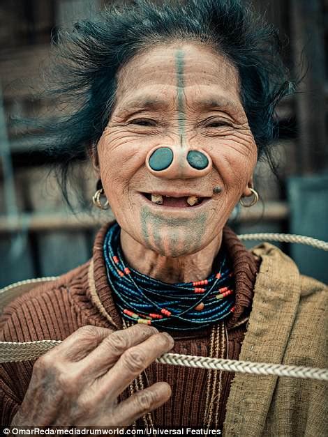 The Plug Nose Women Of India Portraits Show Apatani Ladies Daily