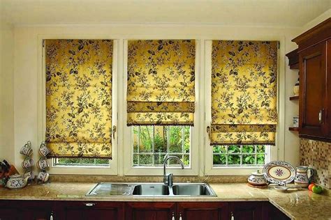Cool Blinds or Beautiful Curtains for Your Kitchen? | Home Interior