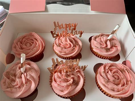 Descobrir 34 Imagem Cupcake Rosa Com Dourado Vn