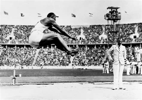 Jesse owens (james cleveland, born 12 sep 1913, died 31 mar 1980) was an olympic athlete that made sporting world history at the berlin 1936 jesse owens died of lung cancer in 1980. PD911124%40Jesse-Owens-soars--533.jpg