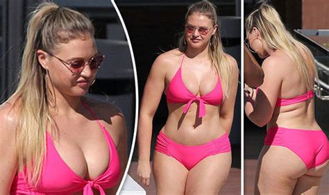 Iskra Lawrences Cleavage Spills Out Of Eye Popping Pink Bikini As She
