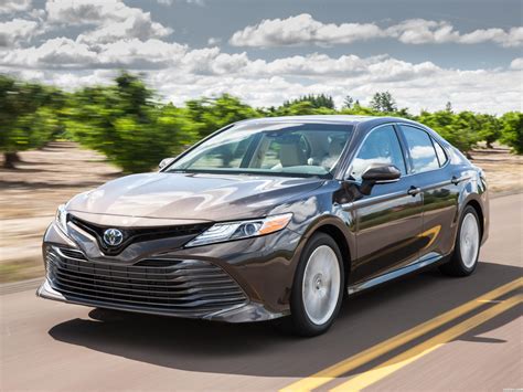 The 2017 toyota camry keeps the same engine and transmission combinations as prior years. Fotos de Toyota Camry Hybrid XLE USA 2017