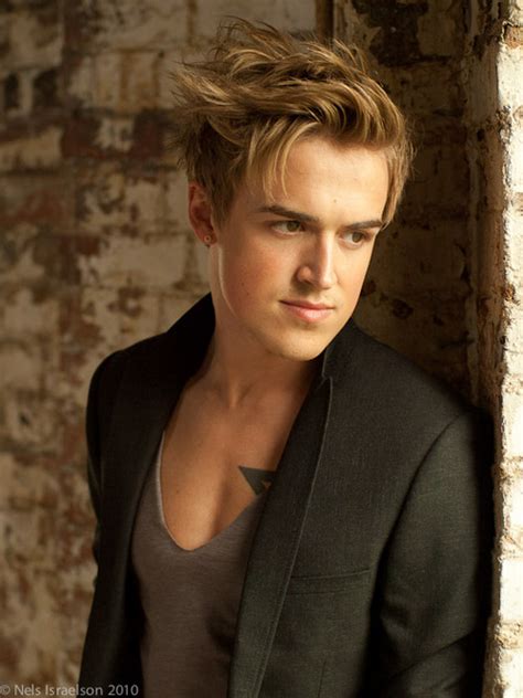 He is one of the lead vocalists and rhythm guitarist of english pop rock band mcfly, in addition to being the group's founder. Tom Fletcher HairStyles - Men Hair Styles Collection