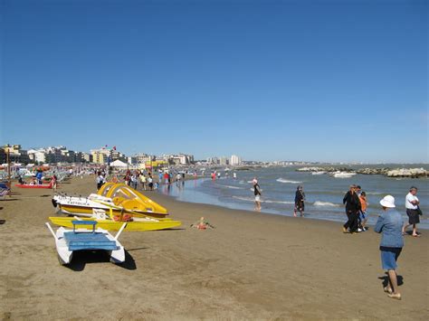 A view from the center of cattolica to the north beach. Bild "La spiaggia" zu Strand Cattolica in Cattolica