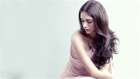 5120x2880 Aditi Rao Hydari Sexy Photos 5k Wallpaper Hd Indian Celebrities 4k Wallpapers Images