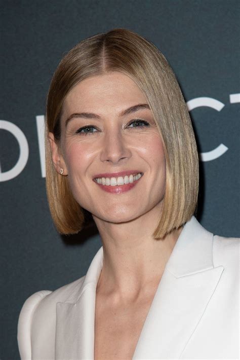 Rosamund Pike Short Hair вњ”pin By E On People Rosamund Pike Gone Girl Rosamund Pike R
