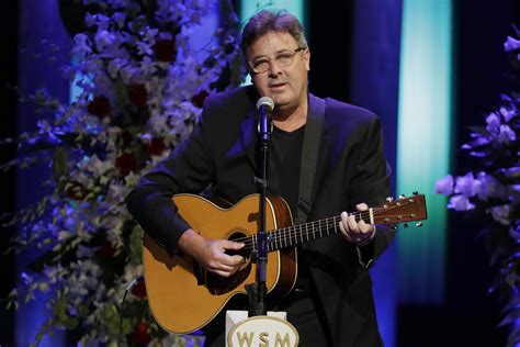 Vince Gill defends Grammys on female representation | The Spokesman-Review