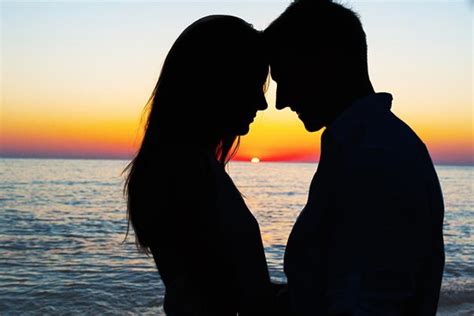 Download Romantic Sunset Couple Meet Romantic Wallpapers For Your