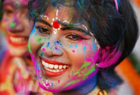 Happy Holi 2016 Indian Girls Playing Holi Colors Hd Wallpapers