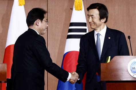 south korean and japanese leaders feel backlash from ‘comfort women deal the new york times