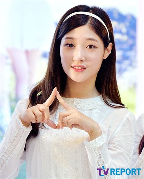 Kpop Dia S Chaeyeon Confirmed As The Special Mc On M Countdown This Week Kpop News And Lyrics