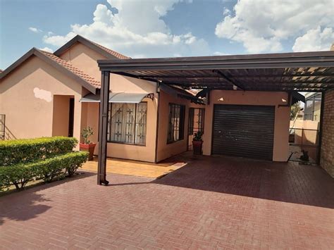 3 Bedroom House For Sale In Mabopane P24 112495392