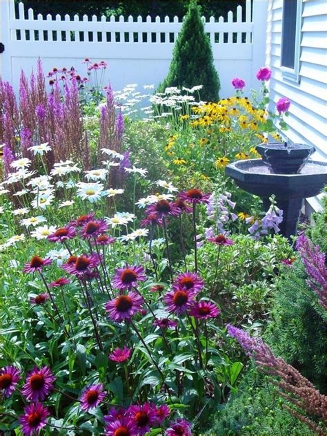 Lovely Flower Garden Design Ideas To Beautify Your Outdoor 04 Homyhomee