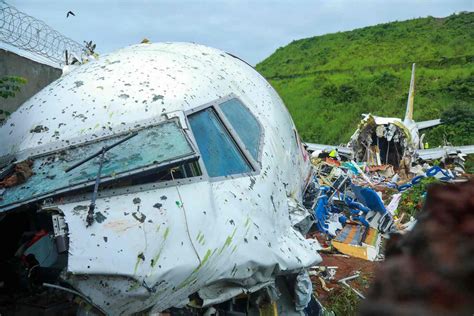 Clues Sought In Fatal Air India Express Crash The Stringer