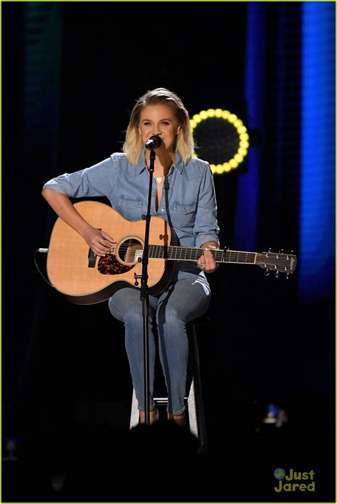 The country singer has been a fan of the american idol winner on tuesday (september 19), ballerini took to social media to express her giddiness about clarkson's cover and her reaction was probably exactly. Kelly Clarkson Gushes Over Kelsea Ballerini Just Like You ...