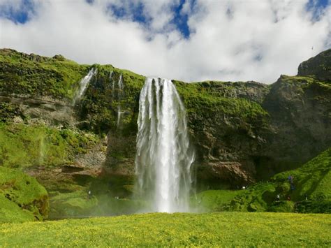 Tips For Visiting Icelands Majestic Seljalandsfoss One Girl Whole World