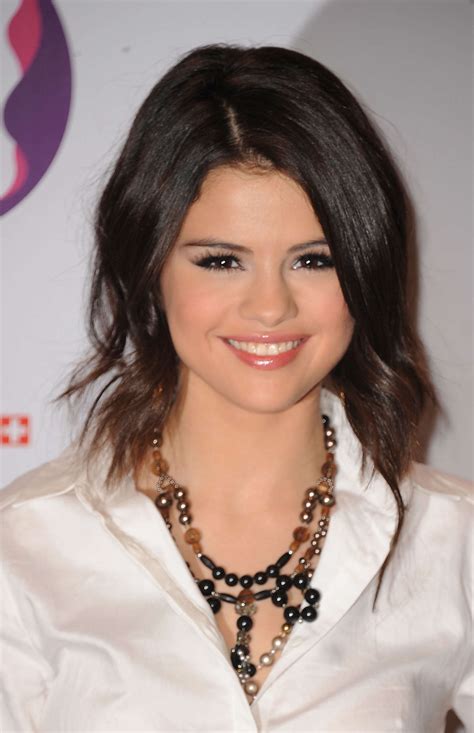 Selena Gomez 2011 MTV Europe Music Awards 04 GotCeleb