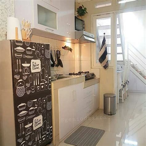 Namun dalam desain ini, anda harus menggunakan tambahan lampu karena tergolong minim pencahayaan. Gambar Desain Dapur Memanjang Minimalis Untuk rumah Sempit ...