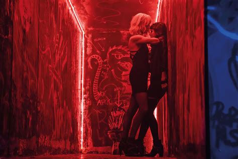 Charlize Theron Sofia Boutella In Atomic Blonde Movie Hd Movies K
