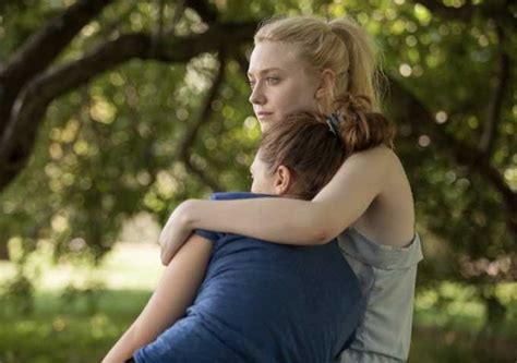 Watch Dakota Fanning And Elizabeth Olsen Revisit ‘american Pie In