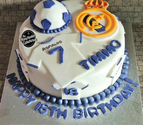Mesa dulce real madrid ideal para una comunión o un cumpleaños. Real Madrid football cake from The Manchester Cakehouse ...