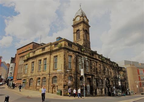 Sheffield Sheffield Old Town Hall Is A Building In Waingat Flickr
