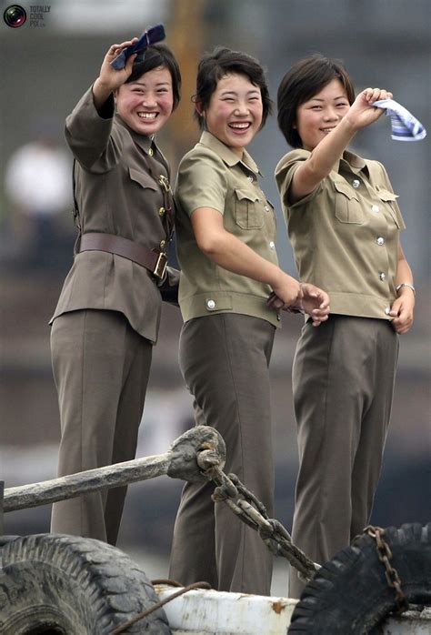 North Korean Female Soldiers Chinese Boat Life In North Korea Soldier Images Reunification