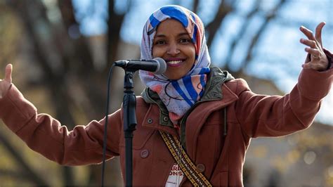 Ilhan Omar Who Is Minnesota S Somalia Born Congresswoman Bbc News