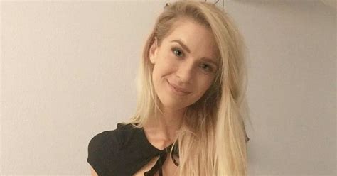 Gamer Girl Who Flashed Her Vagina During Live Broadcast Celebrates