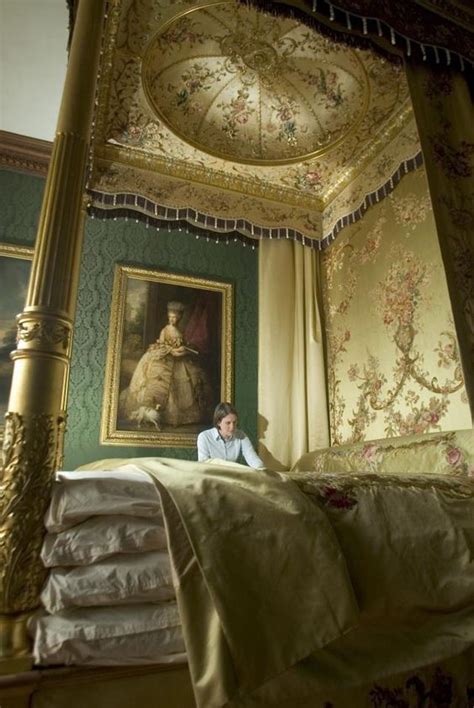 Hampton Court Royal Bedchamber Queen Charlottes Fabulous Bed 4