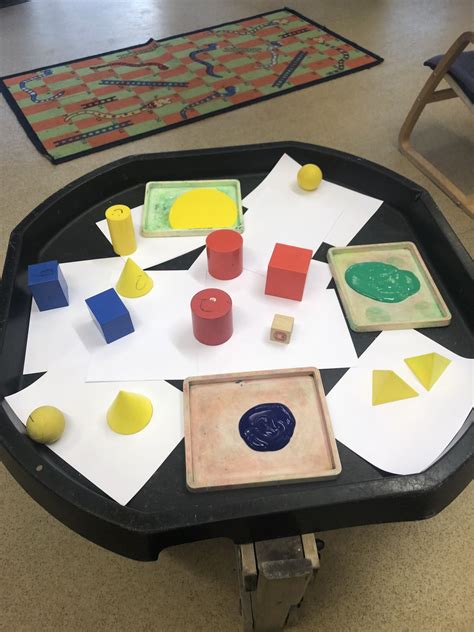 Learning About 3d Shapes And Their Properties 3dshapes Eyfs Earlylearning Maths
