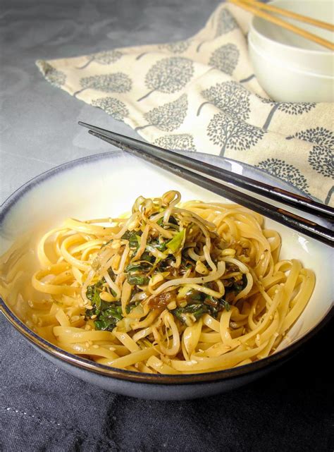 Tallarines estilo asiático con salteado de vegetales al wok Vegetales