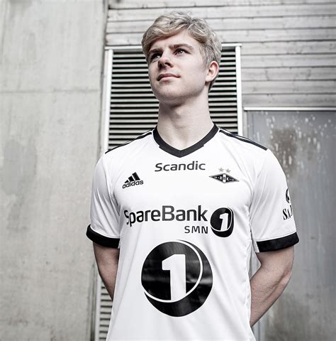 Her kan du samle alt rbk relatert på en side! Rosenborg BK 2020 Adidas Home Kit | 20/21 Kits | Football ...