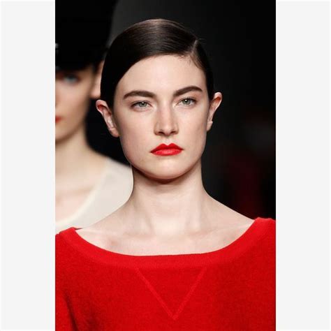 Requirements to Be a Runway Model | Sleek hairstyles, Runway beauty, Beauty