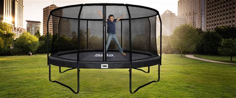 Ein trampolin für den garten ist ein kein spielzeug, sondern ein sportgerät für kinder und erwachsene. SALTA Premium Black Edition Trampolin Test - TRAMPOLIN PROFI