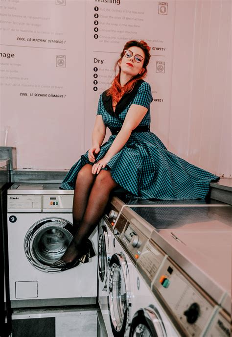 Achat d'une tunique vintage en parfait état, la taille parfaite, l'envoi rapide. ROBE VICHY VINTAGE LAVERIE PARIS CHARLIE SUGAR TOWN