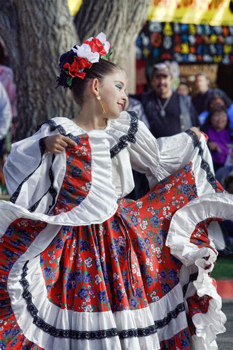 traditional mexican dance | Joel Deluxe | Flickr