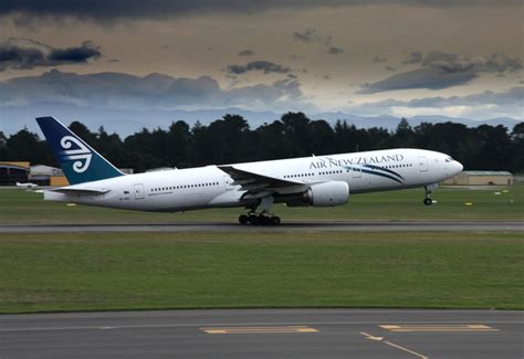 Travelling to australia or new zealand? Air New Zealand NZ88 Takes Off 6 January 2015 to Singapore