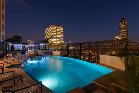 Uptown Houston Luxury Highrise Rooftop Inifinity Edge Pool 77056