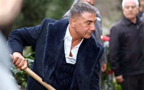 Reis sedat peker isimli youtube hesabından yayınladığı videolarla türkiye'nin ana gündem maddesi haline gelen sedat peker'in hesaplarına erişim engeli getirildi. Silahlanma çağrısı yapan Sedat Peker: Kurdurun Ulan ...
