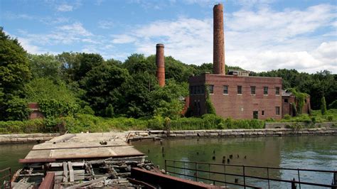 A 30-Photo Tour of the Abandoned North Brother Island - Curbed NY